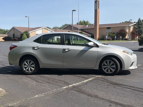 Used 2015 Toyota Corolla LE FWD image 4