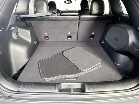 Used 2022 Jeep Cherokee Limited w/ Mopar Interior Package image 25