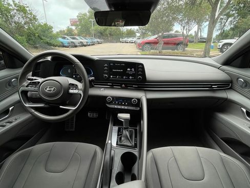 Used 2025 Hyundai Elantra Sport FWD image 10