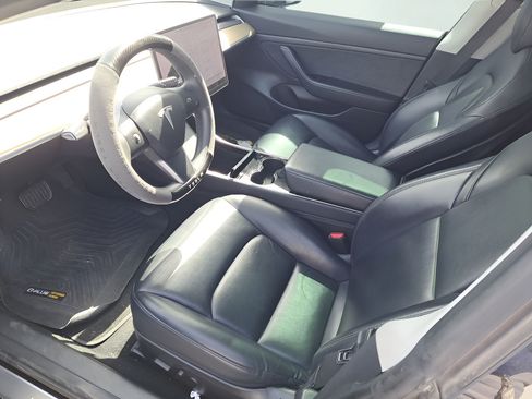 Used 2020 Tesla Model 3 Standard Range Plus RWD image 3