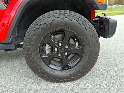 Used 2021 Jeep Gladiator Sport image 9