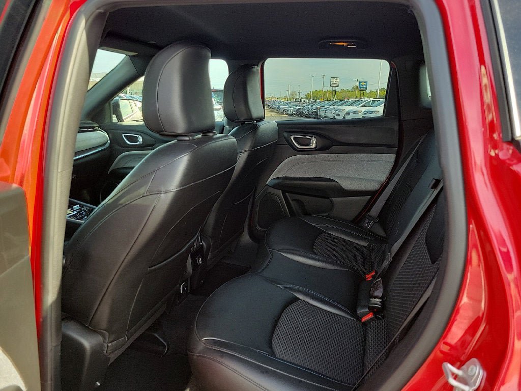 Used 2024 Jeep Compass Latitude AWD/4WD image 9
