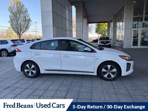 Used 2019 Hyundai Ioniq Plug-In Hybrid image 4