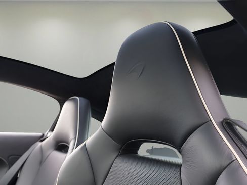 Used 2023 McLaren GT RWD image 10