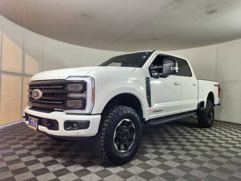 Certified 2025 Ford F250 Platinum w/ Tremor Off-Road Package image 3