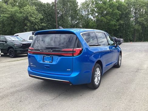 New 2027 Chrysler Pacifica Select AWD/4WD image 7