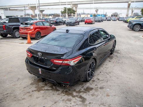 Used 2019 Toyota Camry XSE image 7
