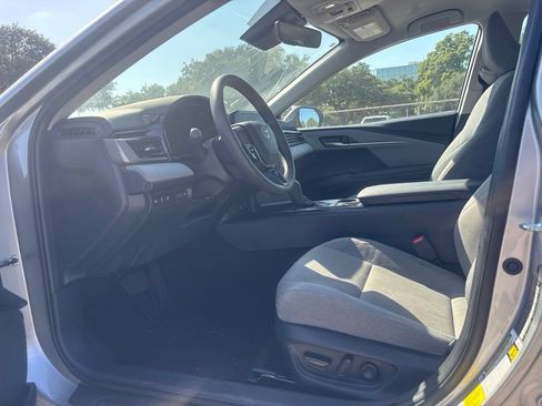 Used 2025 Toyota Camry LE w/ Convenience Package FWD image 7