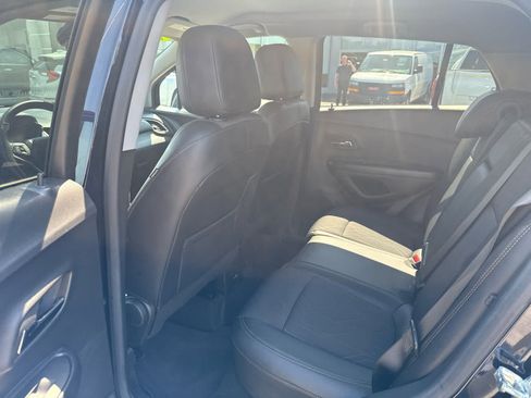 Used 2022 Chevrolet Trax LT w/ LT Convenience Package AWD/4WD image 21