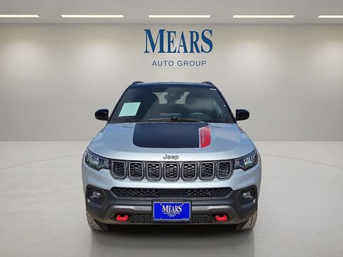 Used 2024 Jeep Compass Trailhawk image 9