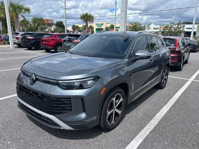 Certified 2026 Volkswagen Tiguan SE w/ Panoramic Sunroof Package FWD image 1