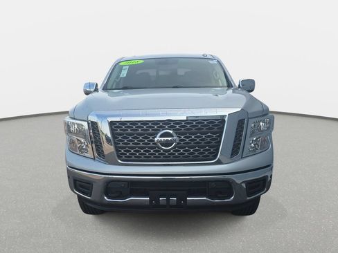 Used 2018 Nissan Titan SV w/ SV Convenience Package AWD/4WD image 2