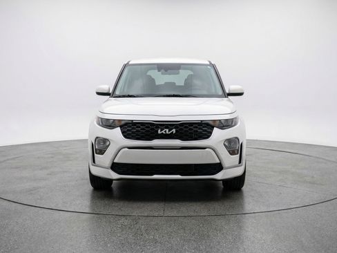 Used 2025 Kia Soul LX w/ LX Technology Package FWD image 2