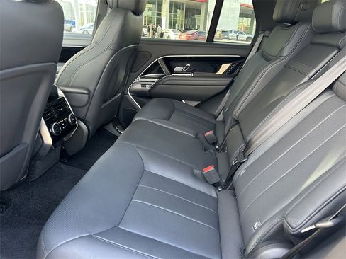 Used 2023 Land Rover Range Rover SE image 16
