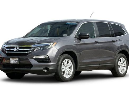 Certified 2018 Honda Pilot LX image 2