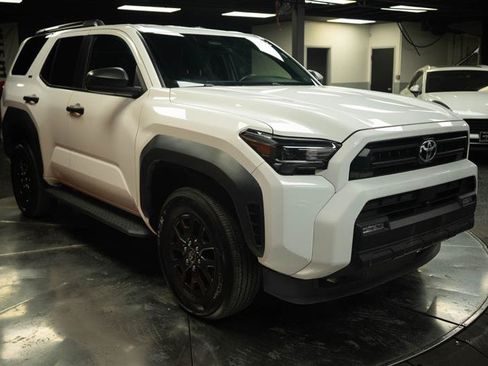 Used 2025 Toyota 4Runner SR5 AWD/4WD image 5