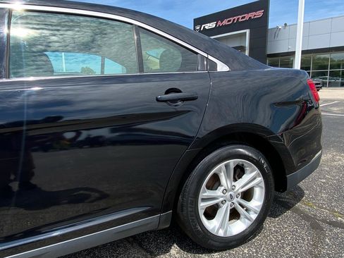 Used 2017 Ford Taurus SE FWD image 13