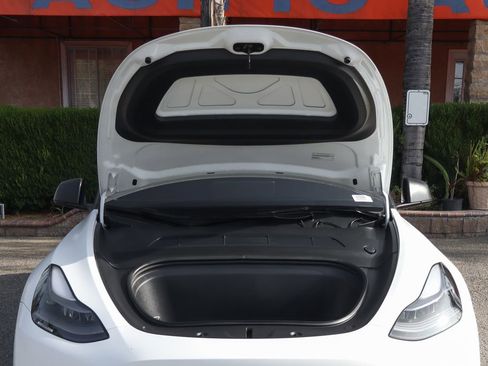 Used 2024 Tesla Model Y Long Range RWD image 11