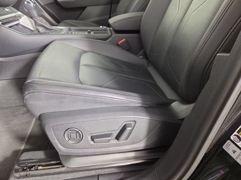 Used 2025 Audi Q3 2.0T Premium AWD/4WD image 29