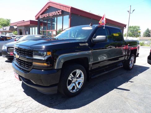 Used 2018 Chevrolet Silverado 1500 Custom w/ Custom Value Package AWD/4WD image 1
