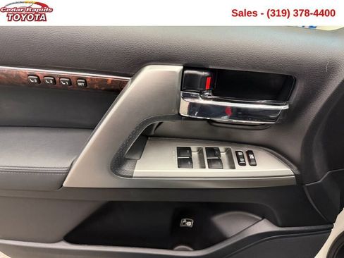 Used 2014 Toyota Land Cruiser image 10