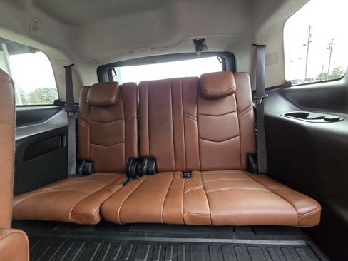 Used 2019 Cadillac Escalade Luxury image 16