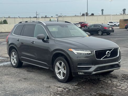 Used 2018 Volvo XC90 T5 Momentum w/ Convenience Package image 2