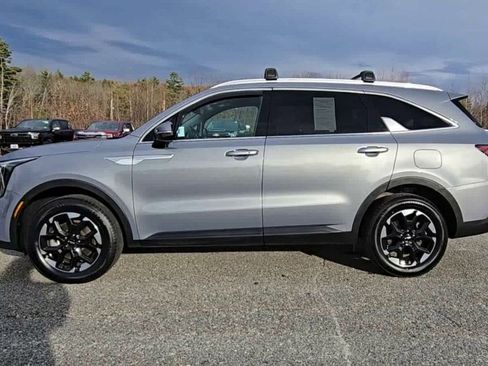 Used 2024 Kia Sorento S image 41