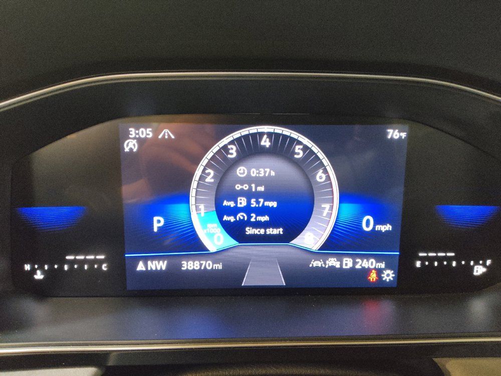 Used 2025 Volkswagen Jetta SE FWD image 23