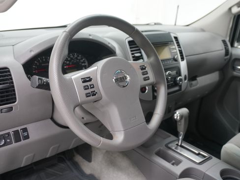 Used 2013 Nissan Frontier SV w/ SV Value Truck Pkg RWD image 8