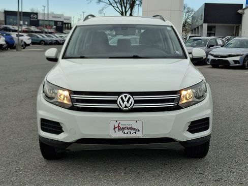 Used 2016 Volkswagen Tiguan S image 2