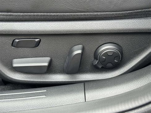 Used 2025 Genesis G70 3.3T Advanced image 21