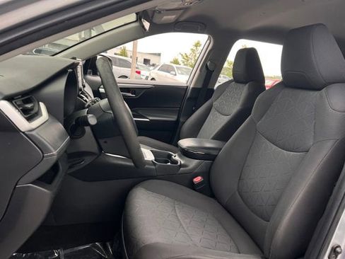 Used 2021 Toyota RAV4 XLE FWD image 13