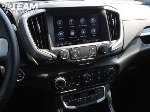 Used 2024 GMC Terrain SLT image 15