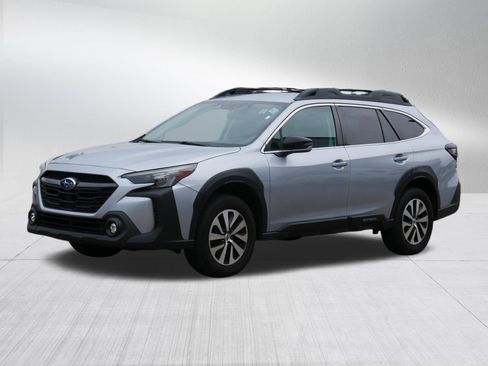 Used 2023 Subaru Outback Premium AWD/4WD image 3