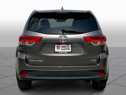 Used 2017 Toyota Highlander XLE image 4