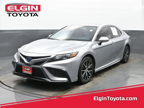 Used 2023 Toyota Camry SE image 1