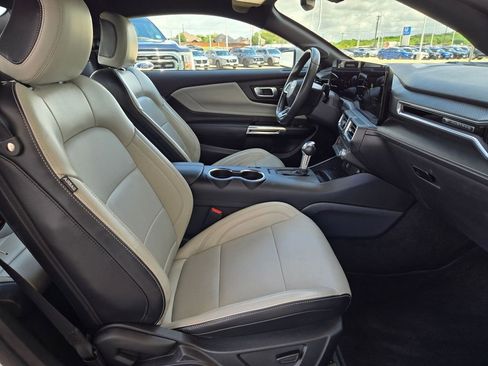 Used 2024 Ford Mustang Premium image 22