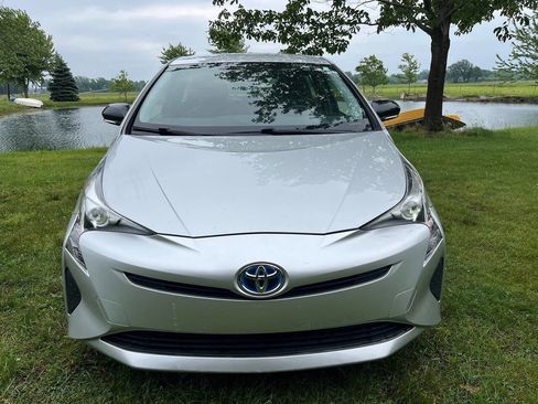 Used 2016 Toyota Prius Two FWD image 2