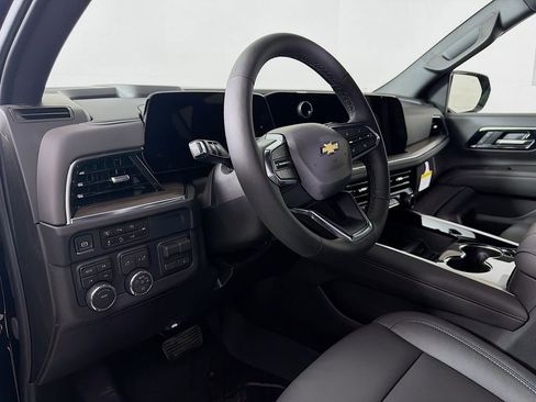 New 2026 Chevrolet Suburban LT image 9