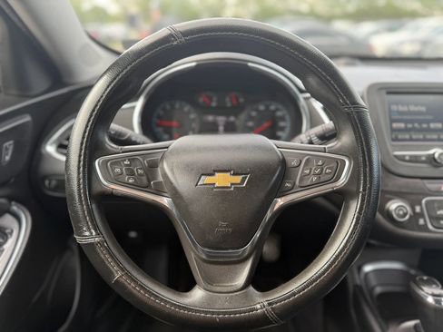 Used 2017 Chevrolet Malibu LT FWD image 18