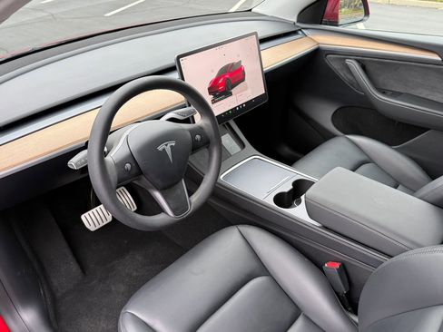 Used 2024 Tesla Model Y Performance image 11