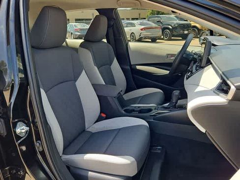 Used 2025 Toyota Corolla LE FWD image 18
