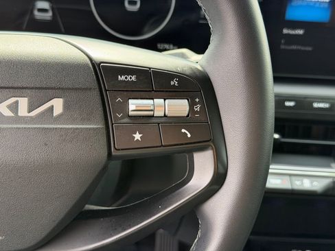 Used 2025 Kia K4 EX image 17