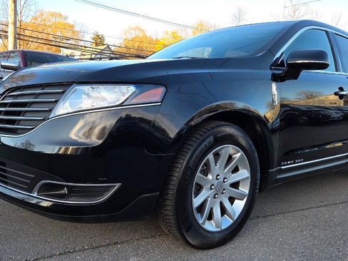 Used 2019 Lincoln MKT AWD image 6