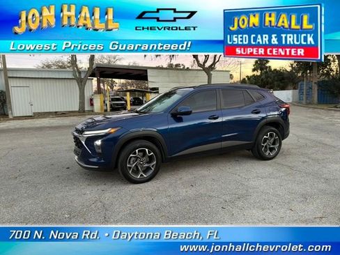 Used 2024 Chevrolet Trax LT w/ LT Convenience Package image 3