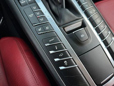 Used 2017 Porsche Macan GTS AWD/4WD image 28