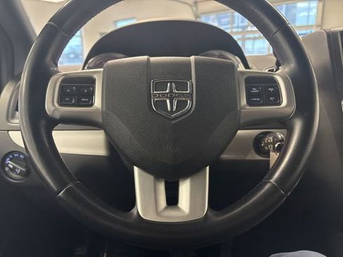 Used 2014 Dodge Grand Caravan R/T image 35