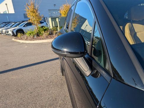 Used 2018 Porsche Macan image 12