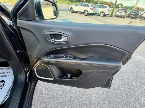 Used 2018 Jeep Compass Latitude w/ Popular Equipment Group FWD image 27